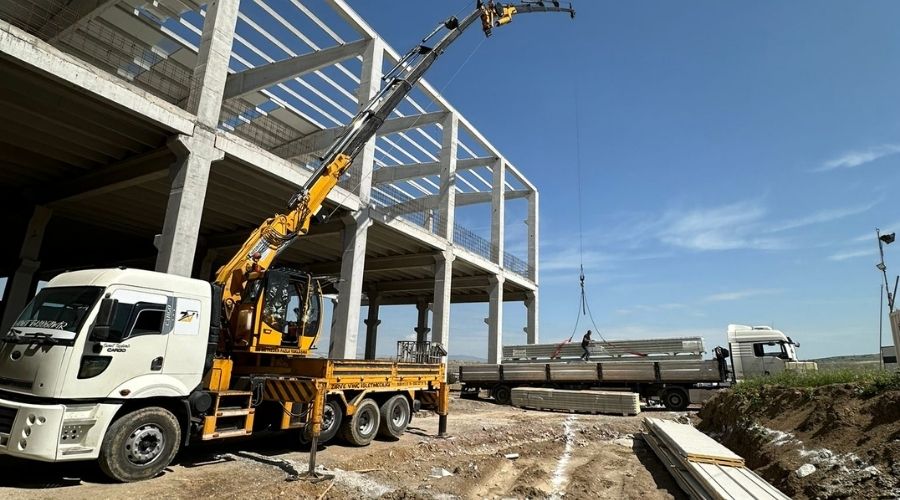 Çatı paneli vinç kiralama Resim Galerisi